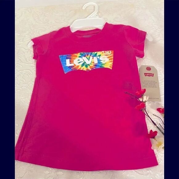 Levi's Other - 💥Levi’s Graphic T-Shirt Short Sleeve Size :4 & 6